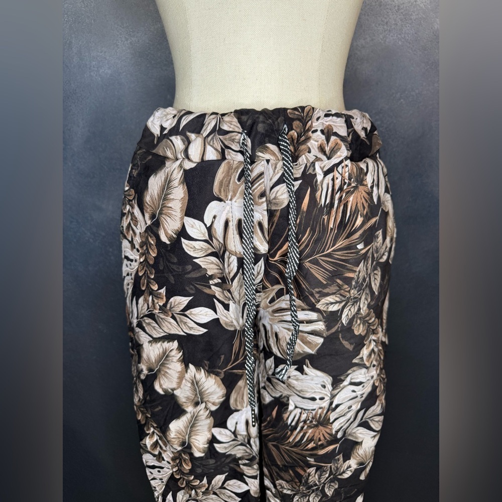 🌴Soft & Stretchy Tropical Print Pants - Made in Italy - TU (One Size)🌴 - Picture 8 of 12